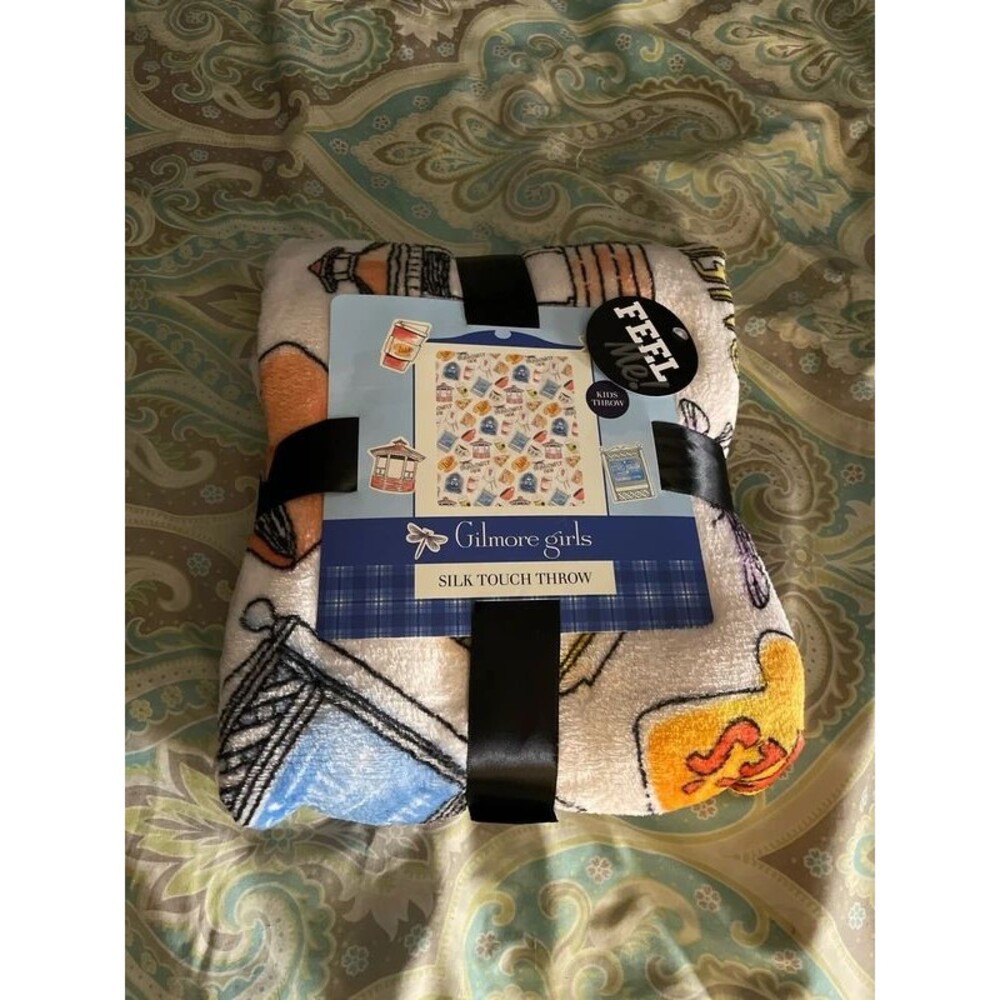 NWT Gilmore Girls Silk Touch Throw Blanket